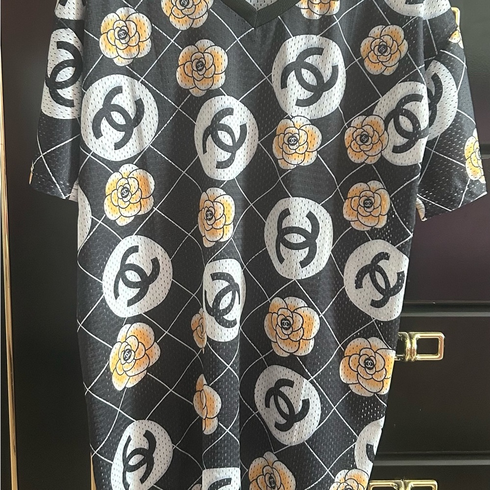 CHANEL Yellow and Blue Jersey Top with Iconic Design - Picture 2 of 4